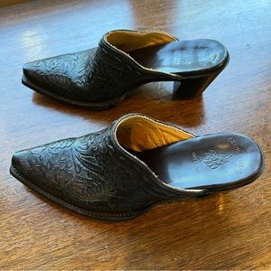 Old Gringo Black (very dark brown) Mules